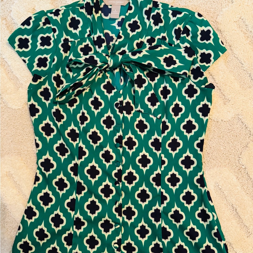 Banana Republic Green Black White Geometric Tie-Neck Blouse